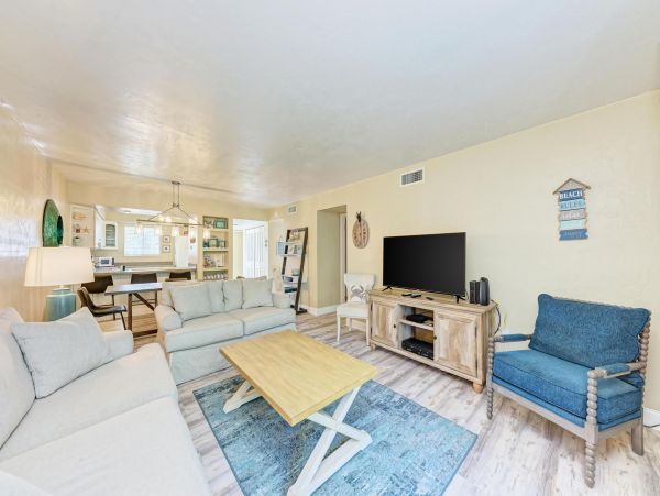 Bradenton Beach Vacation Condo Walk to Beach Two Bedroom