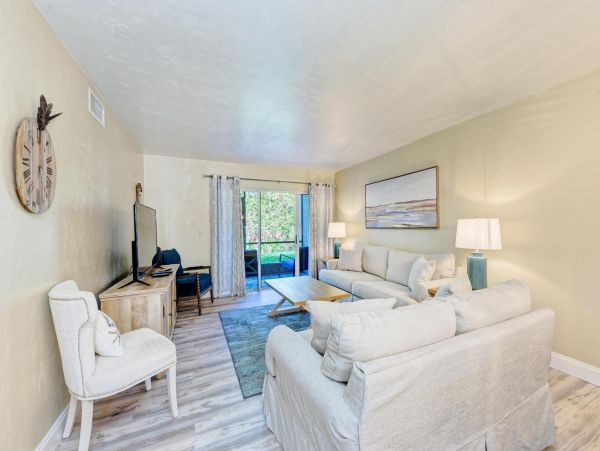 Bradenton Beach Vacation Condo Walk to Beach Two Bedroom