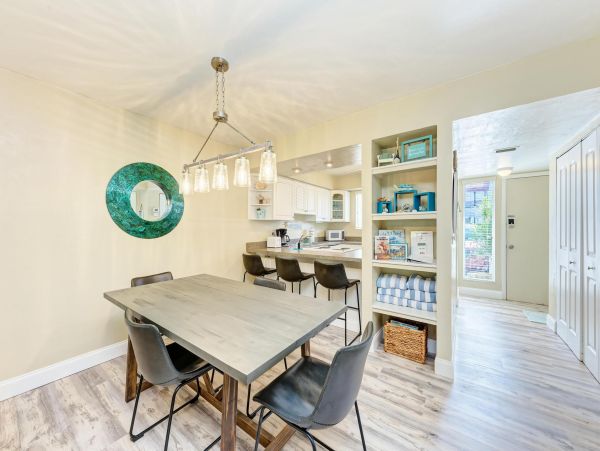 Bradenton Beach Vacation Condo Walk to Beach Two Bedroom