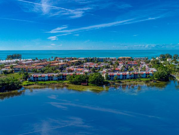 Bradenton Beach Vacation Condo Walk to Beach Two Bedroom