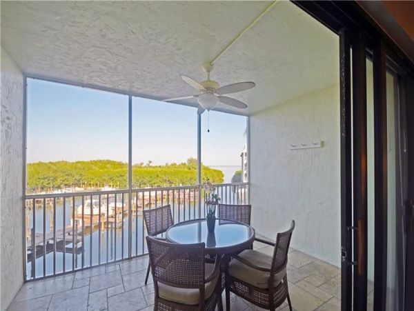 One bedroom second level condo