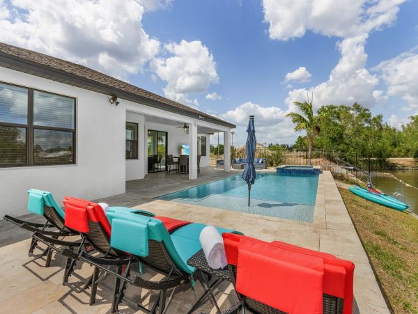 Five Bedrooms Villa With Kayaks and Pool table