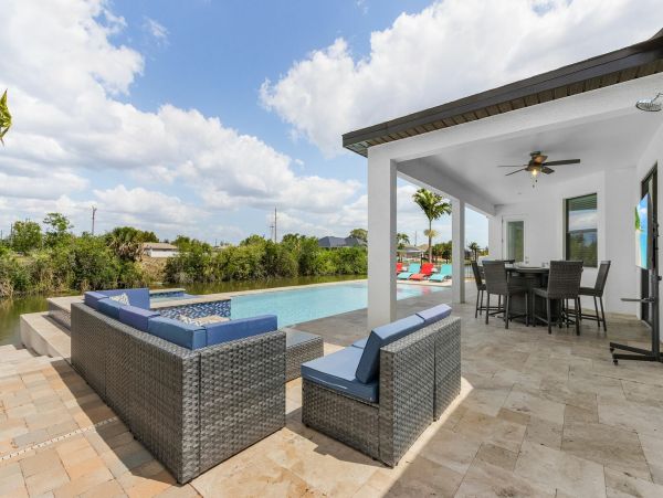 Five Bedrooms Villa With Kayaks and Pool table