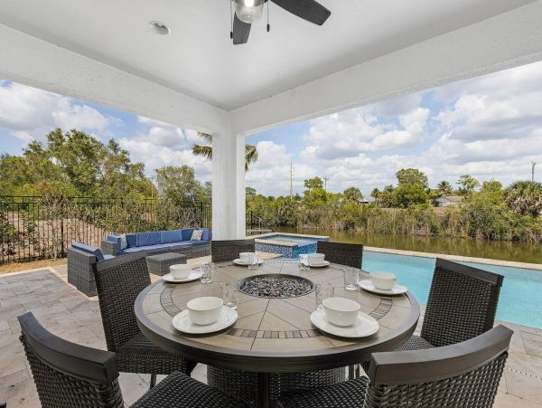 Five Bedrooms Villa With Kayaks and Pool table