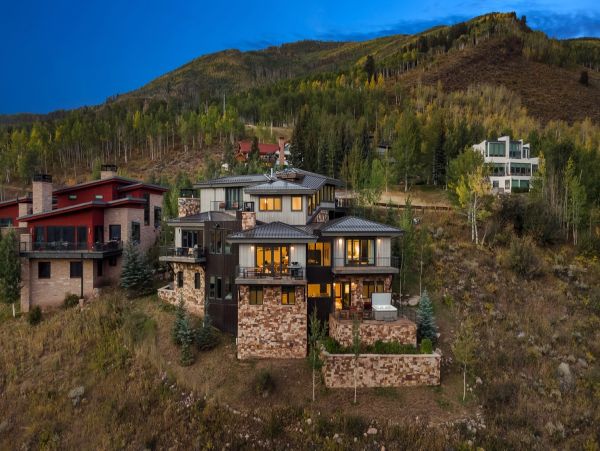 Four Bedroom Mountain View Vacation Rental Home