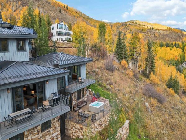 Four Bedroom Mountain View Vacation Rental Home