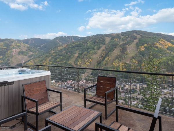 Four Bedroom Mountain View Vacation Rental Home