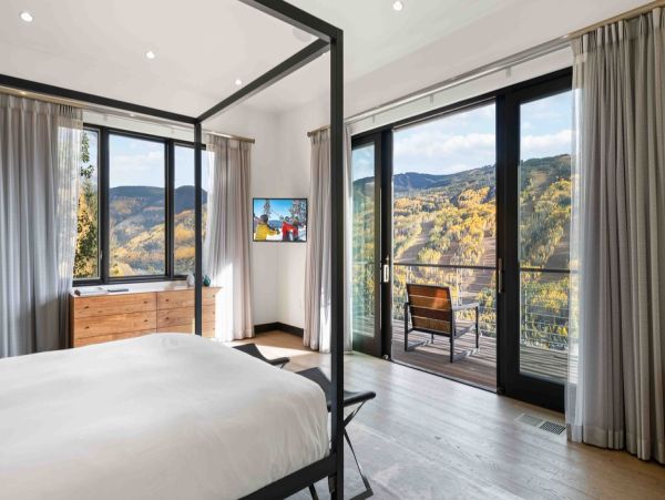 Four Bedroom Mountain View Vacation Rental Home