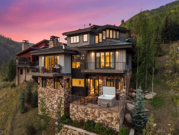 Four Bedroom Mountain View Vacation Rental Home