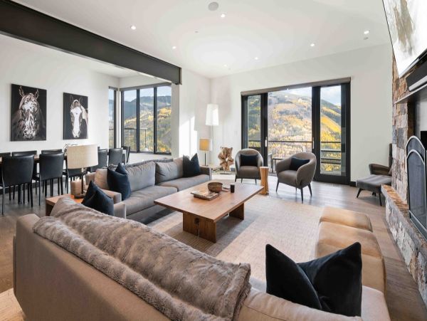 Four Bedroom Mountain View Vacation Rental Home
