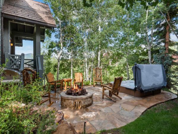 On Demand Ski Shuttle to Lifts Luxury Townhome