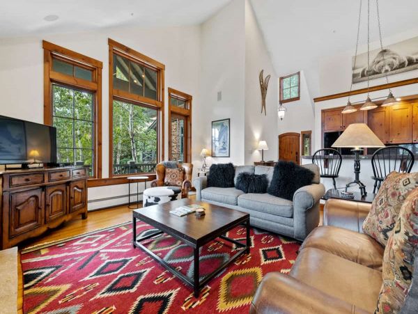 On Demand Ski Shuttle to Lifts Luxury Townhome