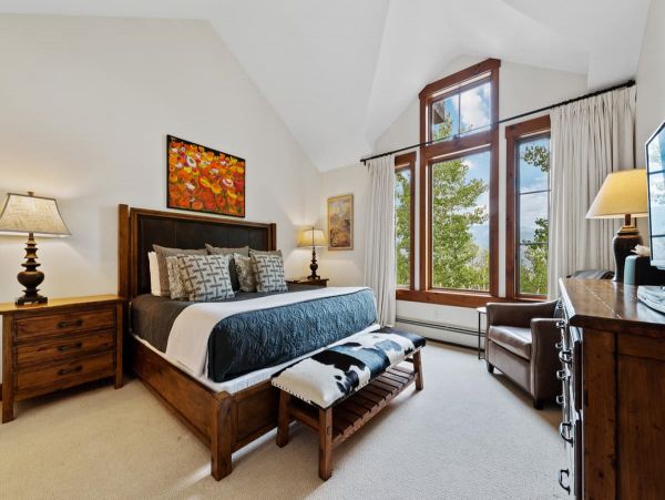 On Demand Ski Shuttle to Lifts Luxury Townhome