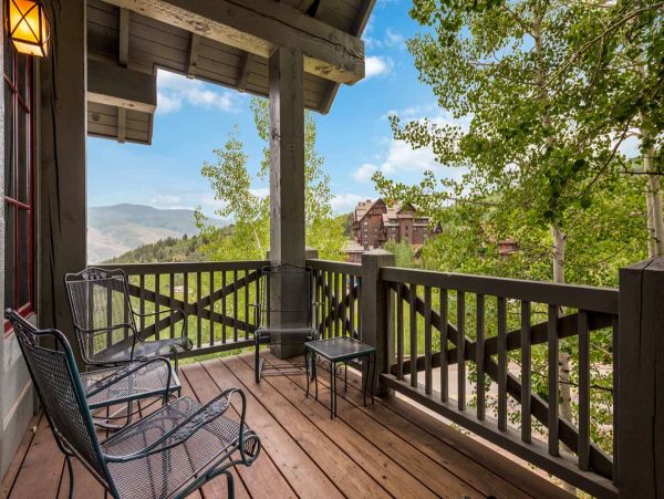 On Demand Ski Shuttle to Lifts Luxury Townhome