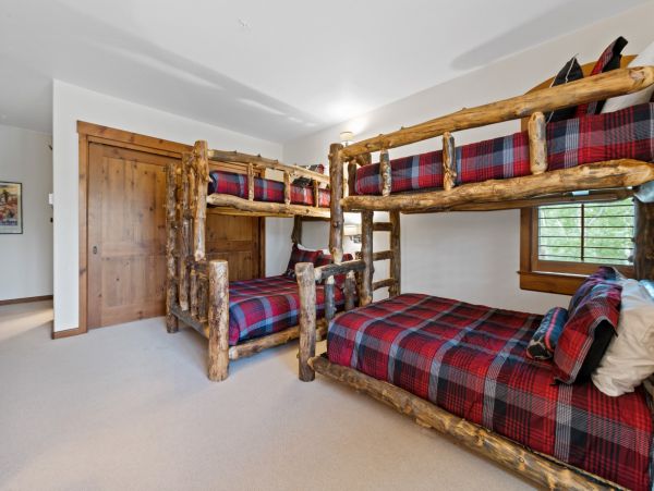 On Demand Ski Shuttle to Lifts Luxury Townhome