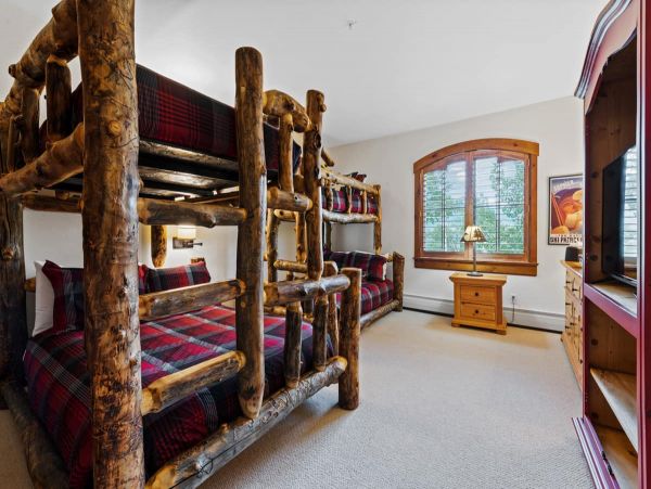 On Demand Ski Shuttle to Lifts Luxury Townhome