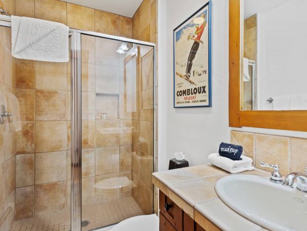 On Demand Ski Shuttle to Lifts Luxury Townhome