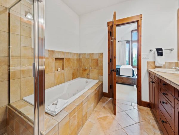 On Demand Ski Shuttle to Lifts Luxury Townhome