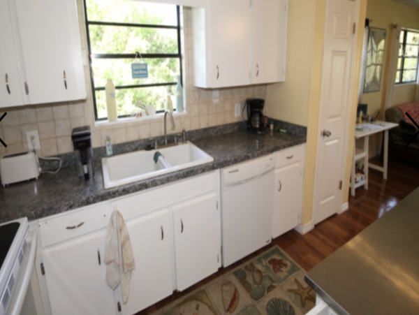 Charming 2 Bedroom Home Close to Beach