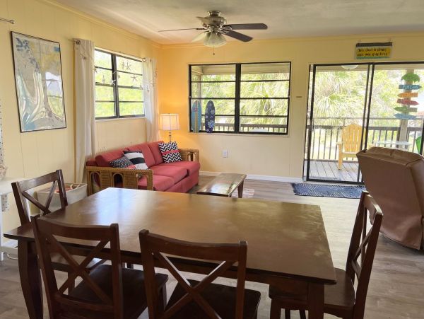 Charming 2 Bedroom Home Close to Beach