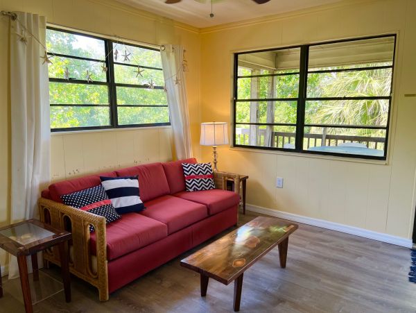 Charming 2 Bedroom Home Close to Beach