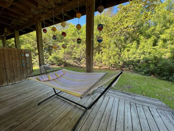 Charming 2 Bedroom Home Close to Beach