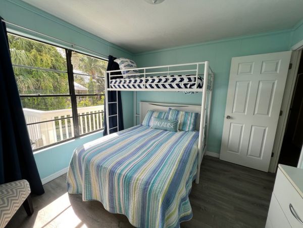 Charming 2 Bedroom Home Close to Beach