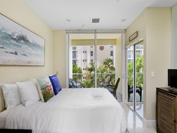 Deerfield Beach Condo 1011030
