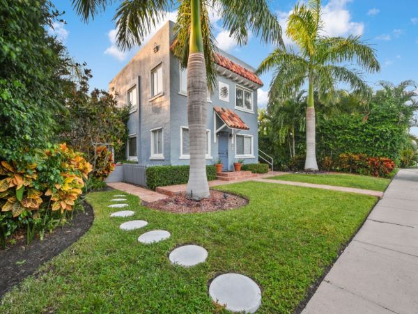 Palm Beach Condo 1011046