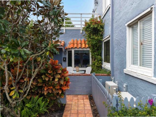 Palm Beach Condo 1011046