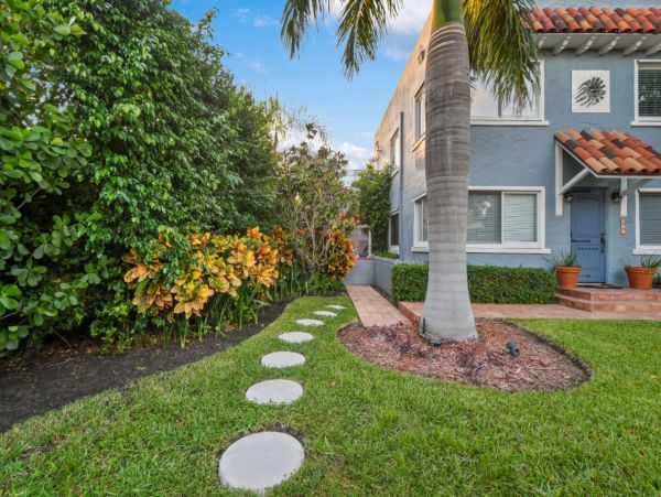 Palm Beach Condo 1011046