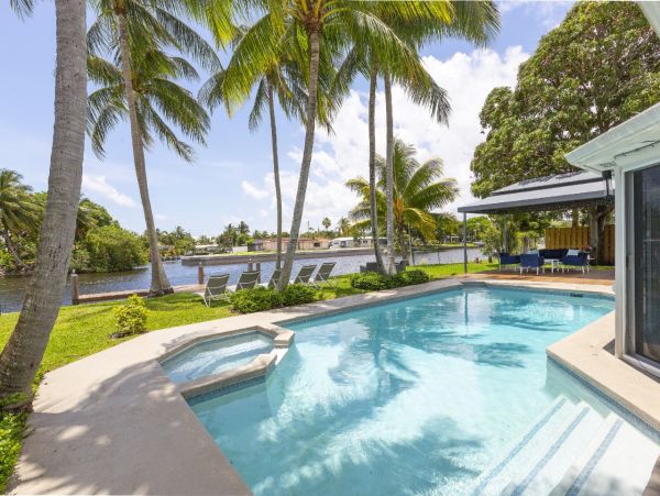 Pompano Canal Front Hideaway with Pool & Great Outdoor Area