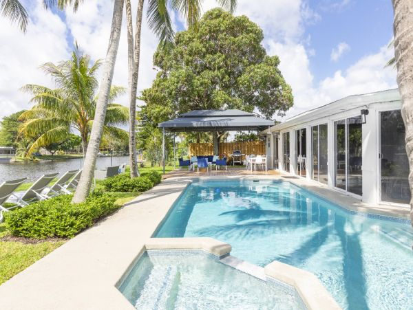Pompano Canal Front Hideaway with Pool & Great Outdoor Area