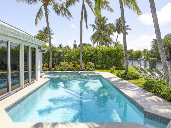 Pompano Canal Front Hideaway with Pool & Great Outdoor Area