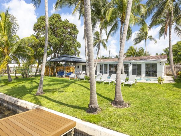 Pompano Canal Front Hideaway with Pool & Great Outdoor Area