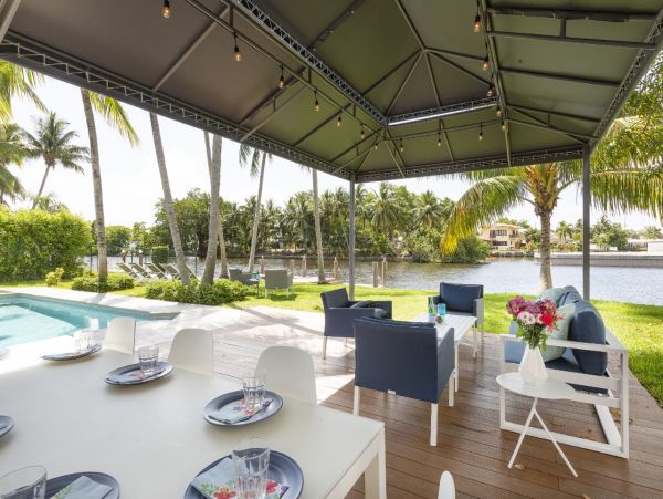 Pompano Canal Front Hideaway with Pool & Great Outdoor Area