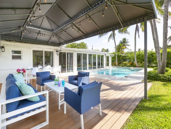 Pompano Canal Front Hideaway with Pool & Great Outdoor Area