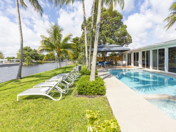 Pompano Canal Front Hideaway with Pool & Great Outdoor Area