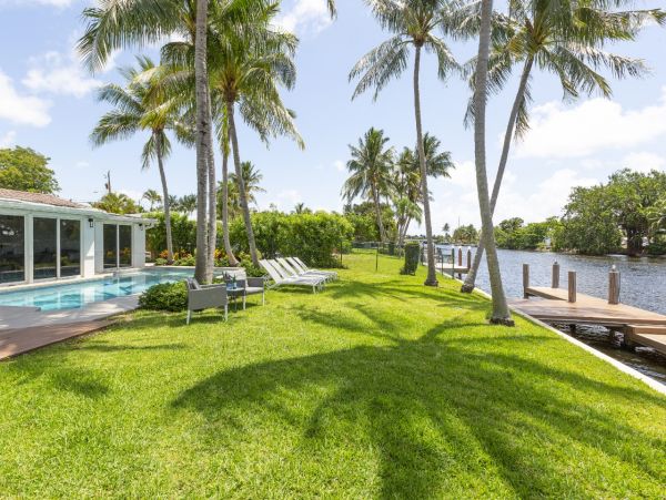 Pompano Canal Front Hideaway with Pool & Great Outdoor Area