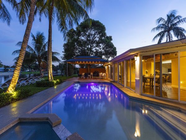 Pompano Canal Front Hideaway with Pool & Great Outdoor Area