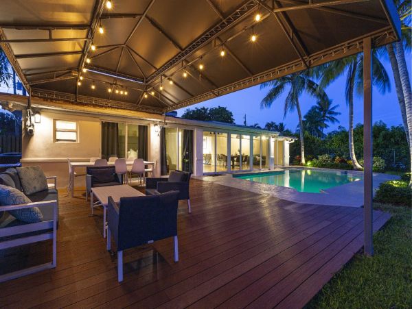 Pompano Canal Front Hideaway with Pool & Great Outdoor Area