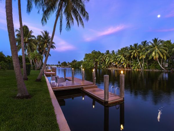 Pompano Canal Front Hideaway with Pool & Great Outdoor Area