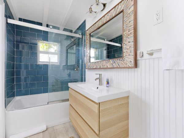 Pompano Canal Front Hideaway with Pool & Great Outdoor Area