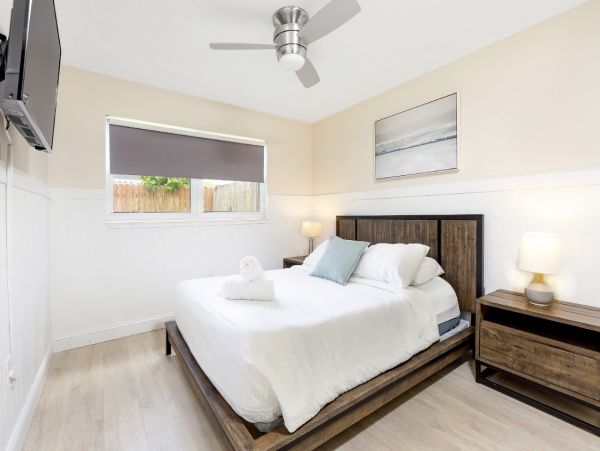 Pompano Canal Front Hideaway with Pool & Great Outdoor Area