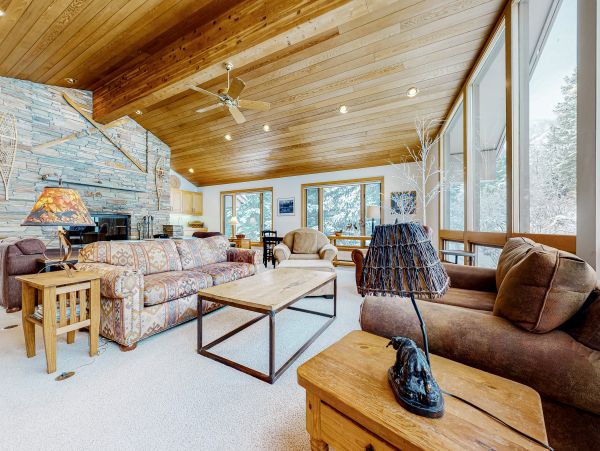 Mountain Perfect Getaway with 3 Bedrooms in Teton Village