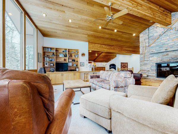 Mountain Perfect Getaway with 3 Bedrooms in Teton Village