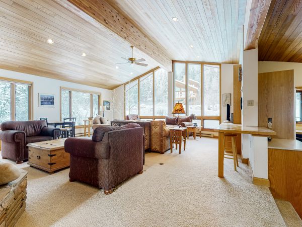 Mountain Perfect Getaway with 3 Bedrooms in Teton Village