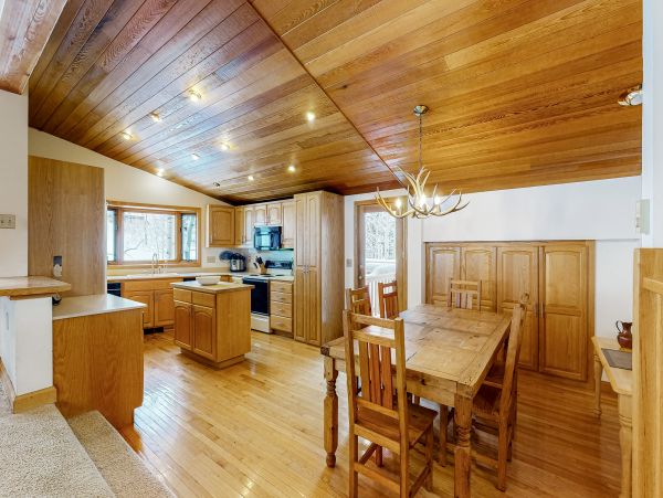 Mountain Perfect Getaway with 3 Bedrooms in Teton Village