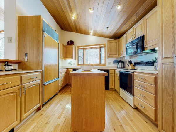 Mountain Perfect Getaway with 3 Bedrooms in Teton Village