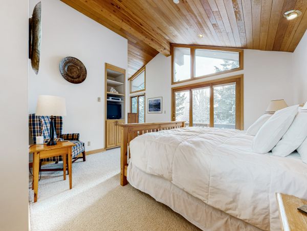 Mountain Perfect Getaway with 3 Bedrooms in Teton Village